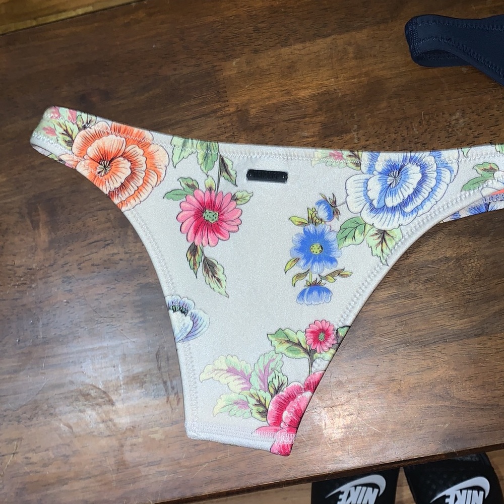 Triangle bottom bundle - Picture 2 of 5
